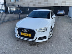 Audi A3 Limousine - 30 TFSI 2X S Line ECC NAVI LED 1/2LEER SPORT Edition