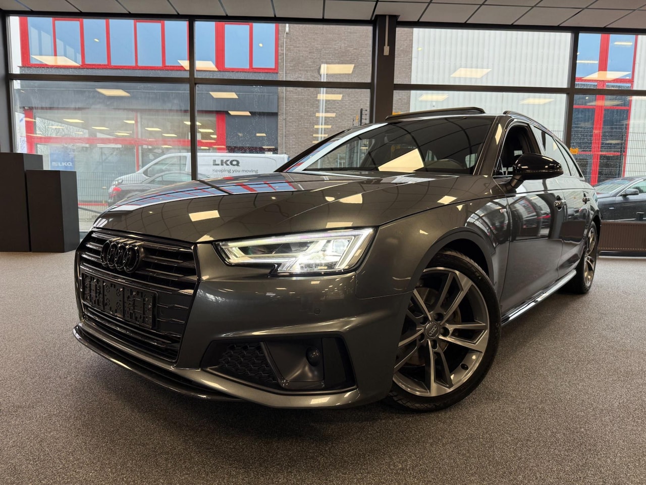 Audi A4 Avant - Audi A4 Avant 40 TFSI Sport S line black edition I PANO I LMV Velgen I dealer onderhouden - AutoWereld.nl