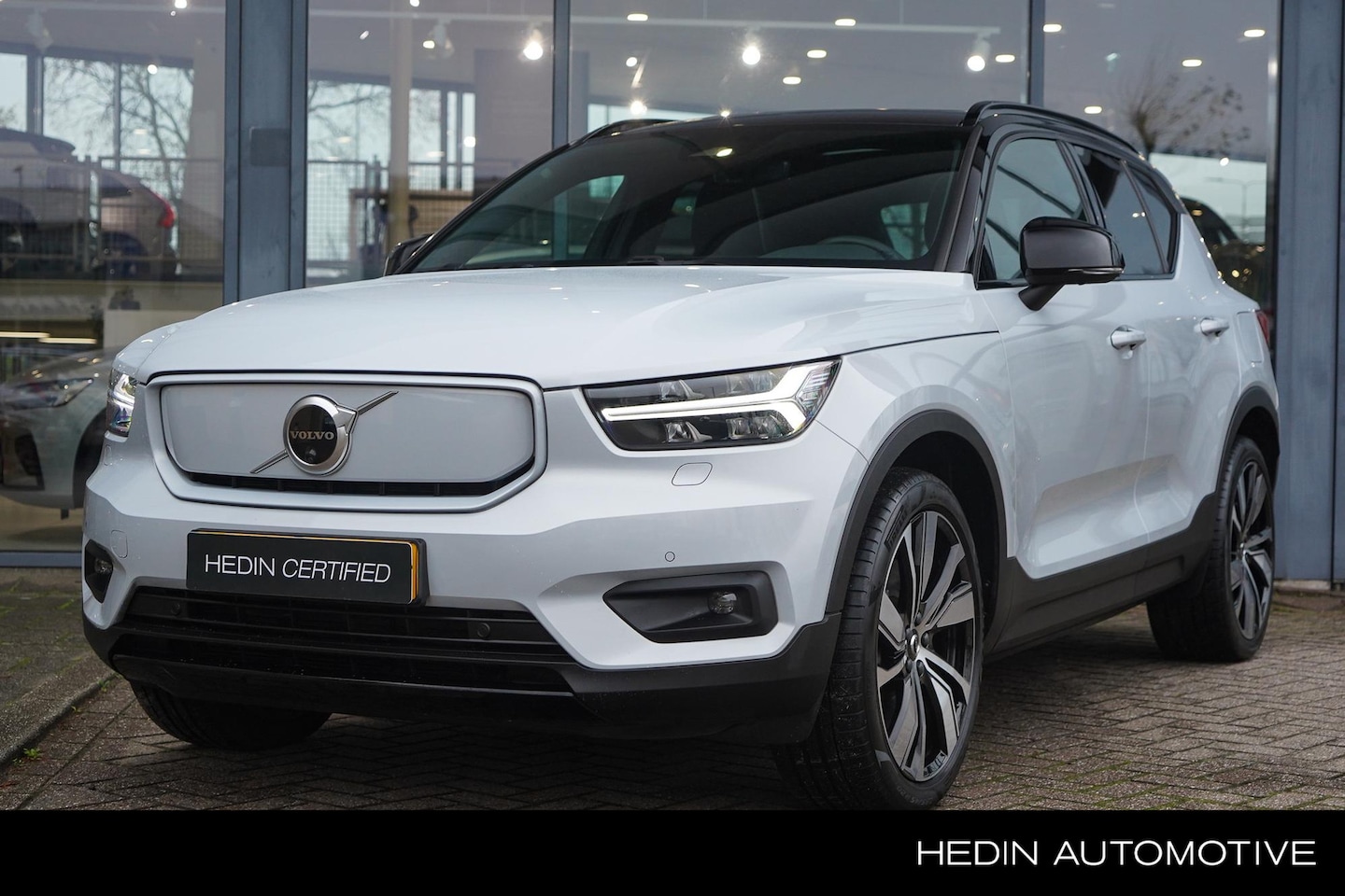 Volvo XC40 - Recharge P8 AWD R-Design | Elek. Stoelen + Geheugen | Keyless Entry | Panorama Dak | Harma - AutoWereld.nl