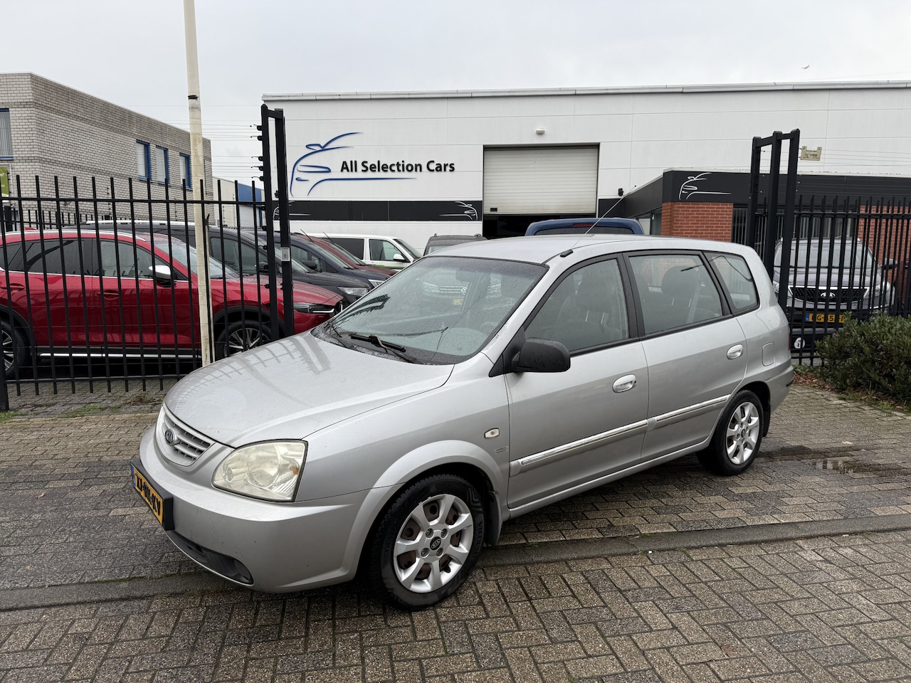 Kia Carens - 2.0 CVVT M-bition - Airco - Apk 14-05-2026 - AutoWereld.nl