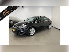 Opel Astra - 1.4 T 140PK / SEDAN UITV. / COSMO / NAVI / BOVAG /