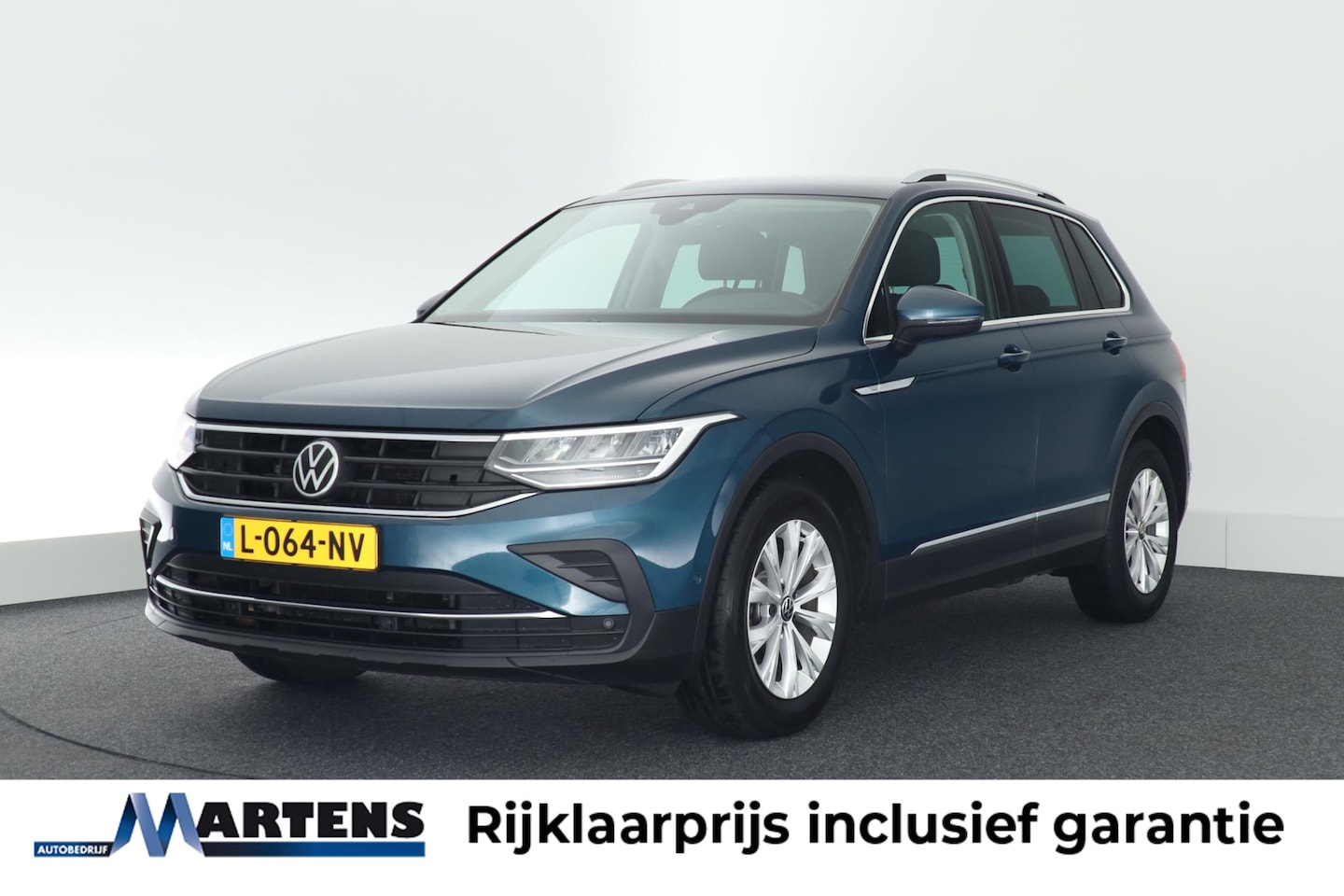 Volkswagen Tiguan - 1.5 TSI 150pk DSG Life Business Trekhaak Camera Keyless Virtual Cockpit Stoelverwarming Ma - AutoWereld.nl