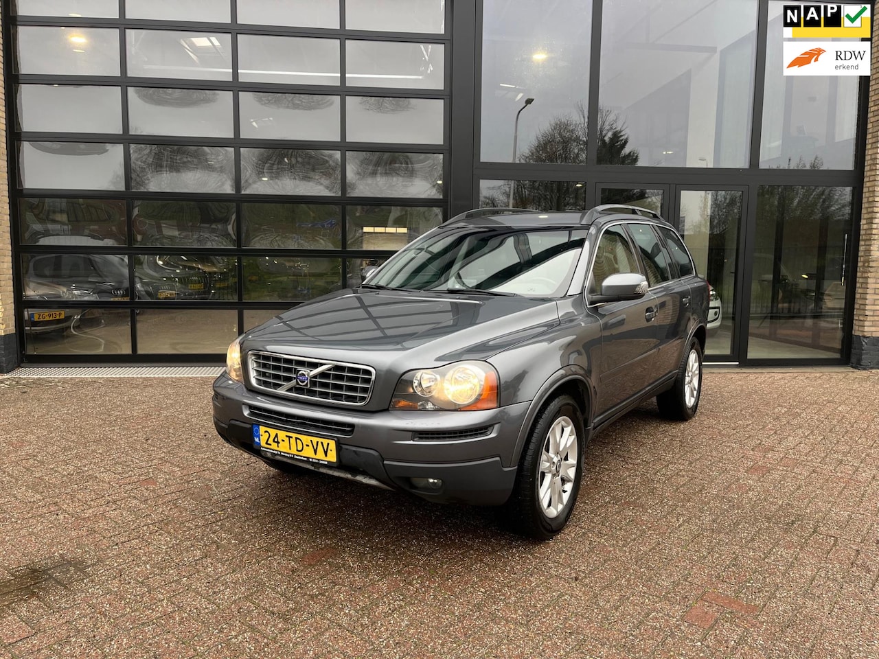 Volvo XC90 - Momentum, Youngtimer, 7 persoons - AutoWereld.nl