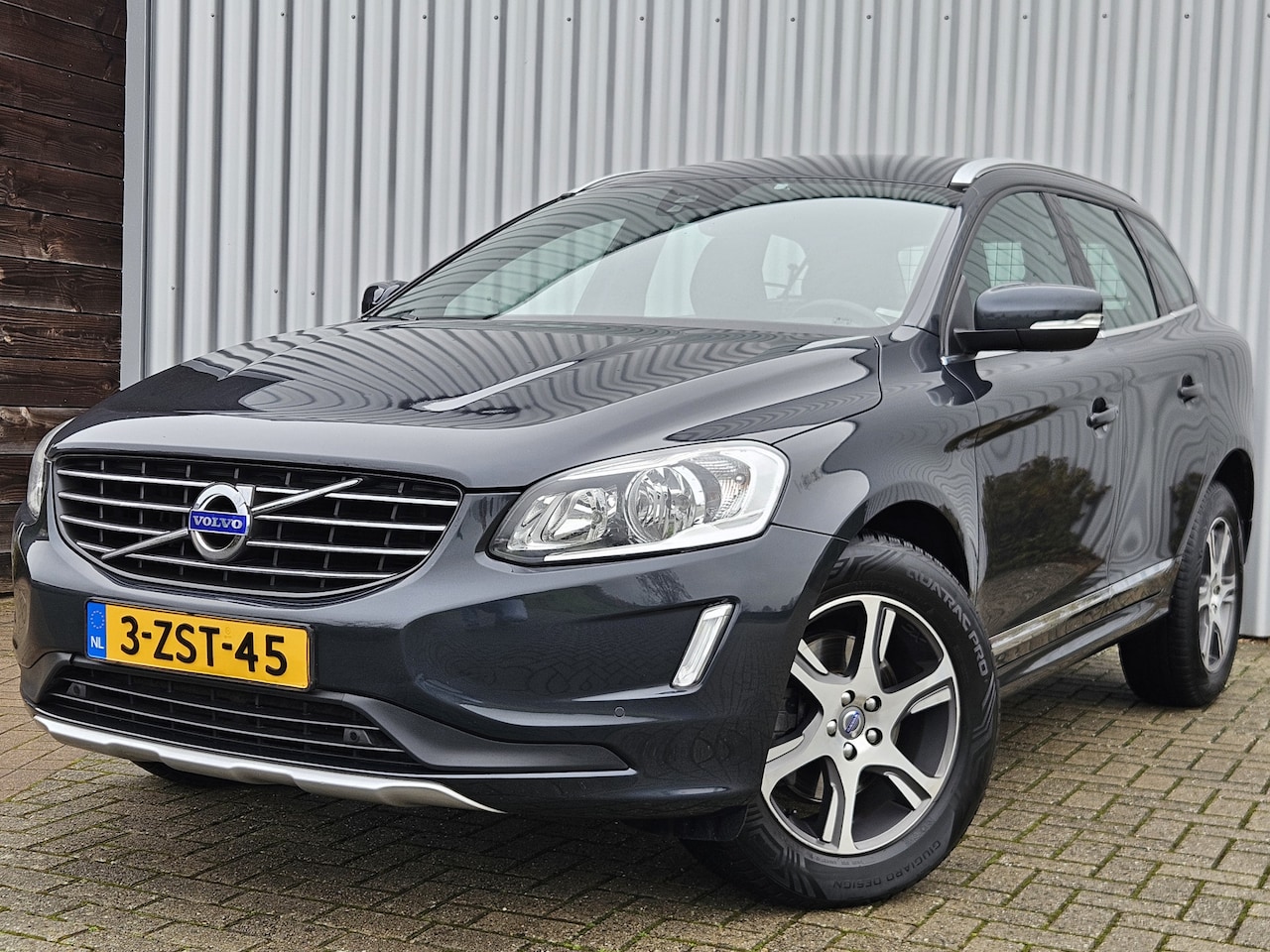 Volvo XC60 - 2.0 T5 Summum / Dealer Onderhouden / Automaat! - AutoWereld.nl
