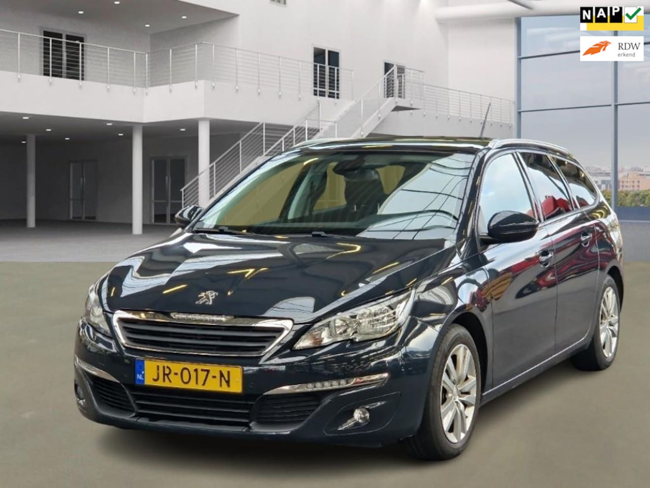 Peugeot 308 SW - 1.2 PureTech Blue Lease Executive 1.2 PureTech Blue Lease Executive - AutoWereld.nl