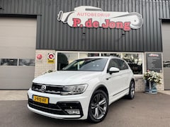 Volkswagen Tiguan - 1.4 TSI R-LINE, Trekhaak, Carplay, ACC/Laneassist, Verschuifbare achterbank