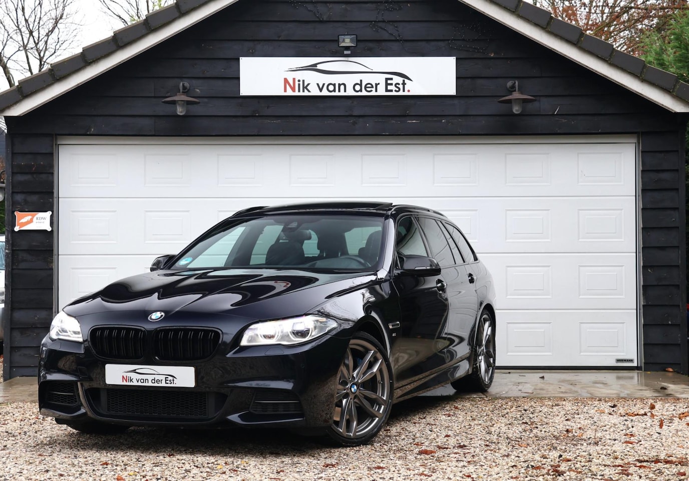 BMW 5-serie Touring - M550xd-Individual-LED-H&K-Camera-Adaptieve chassis - AutoWereld.nl
