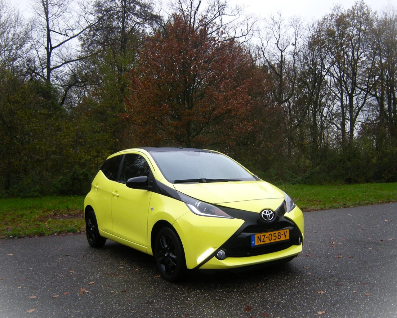 Toyota Aygo - 1.0 VVT-i x-cite . Airco . Navigatie . Achterrijcamera . Cruiscontrol . enz - AutoWereld.nl