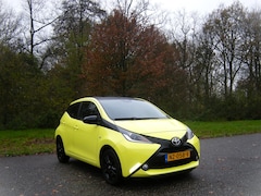 Toyota Aygo - 1.0 VVT-i x-cite . Airco . Navigatie . Achterrijcamera . Cruiscontrol . enz
