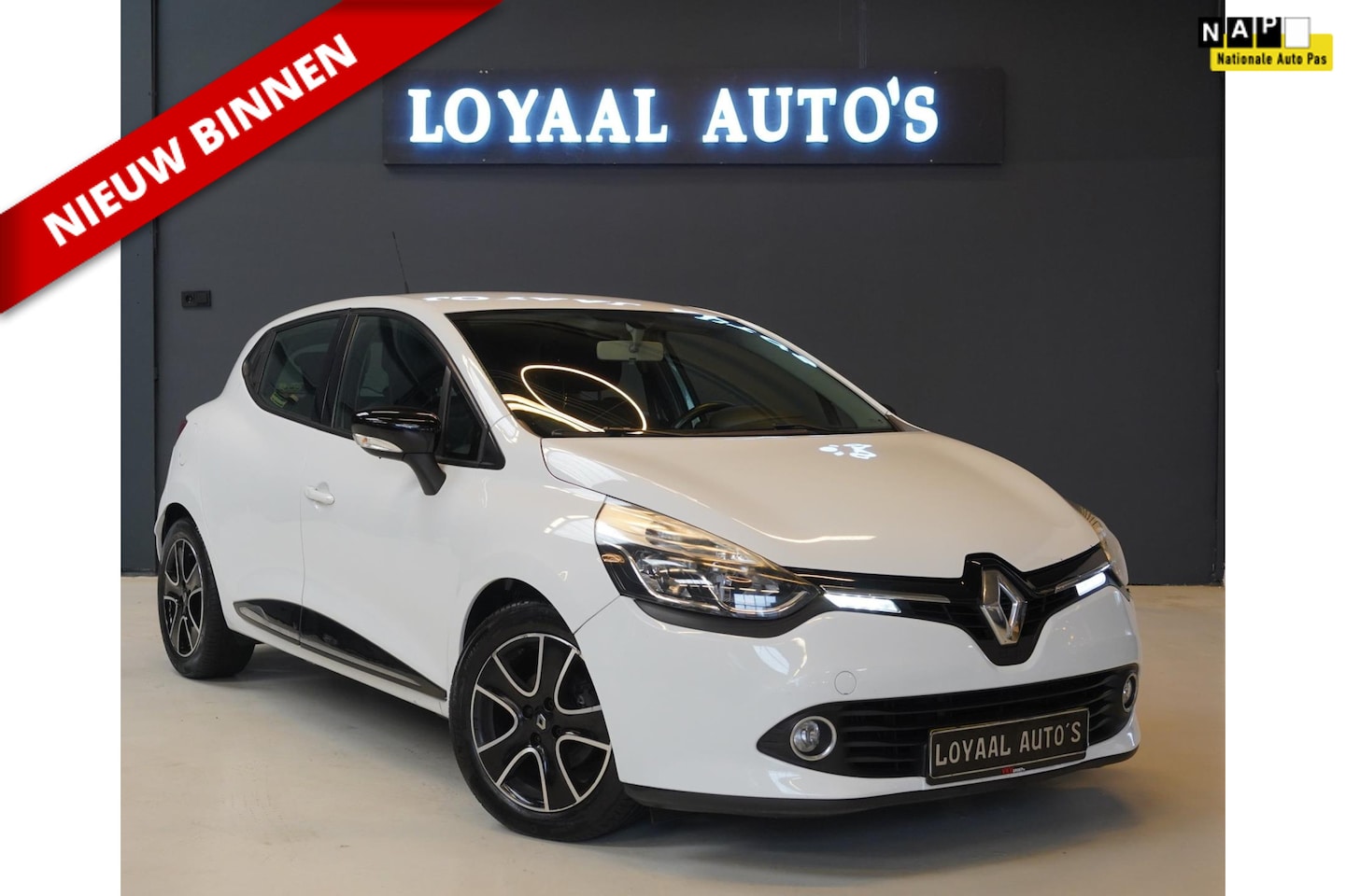 Renault Clio - 0.9 TCe Expression | NAVI | AIRCO | CRUISE | TREKHAAK | APK | NAP. - AutoWereld.nl