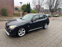 BMW X1 - SDrive20i Automaat Panorama Leder Black edition