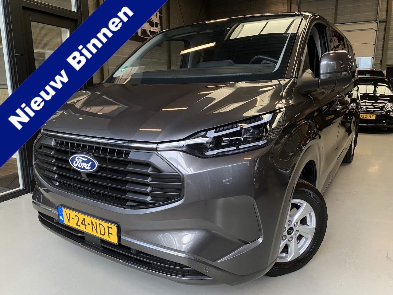 Ford Transit Custom - 320 2.5 PHEV L2H1 Limited DC ACC, Camera, Dubbel cabine - AutoWereld.nl