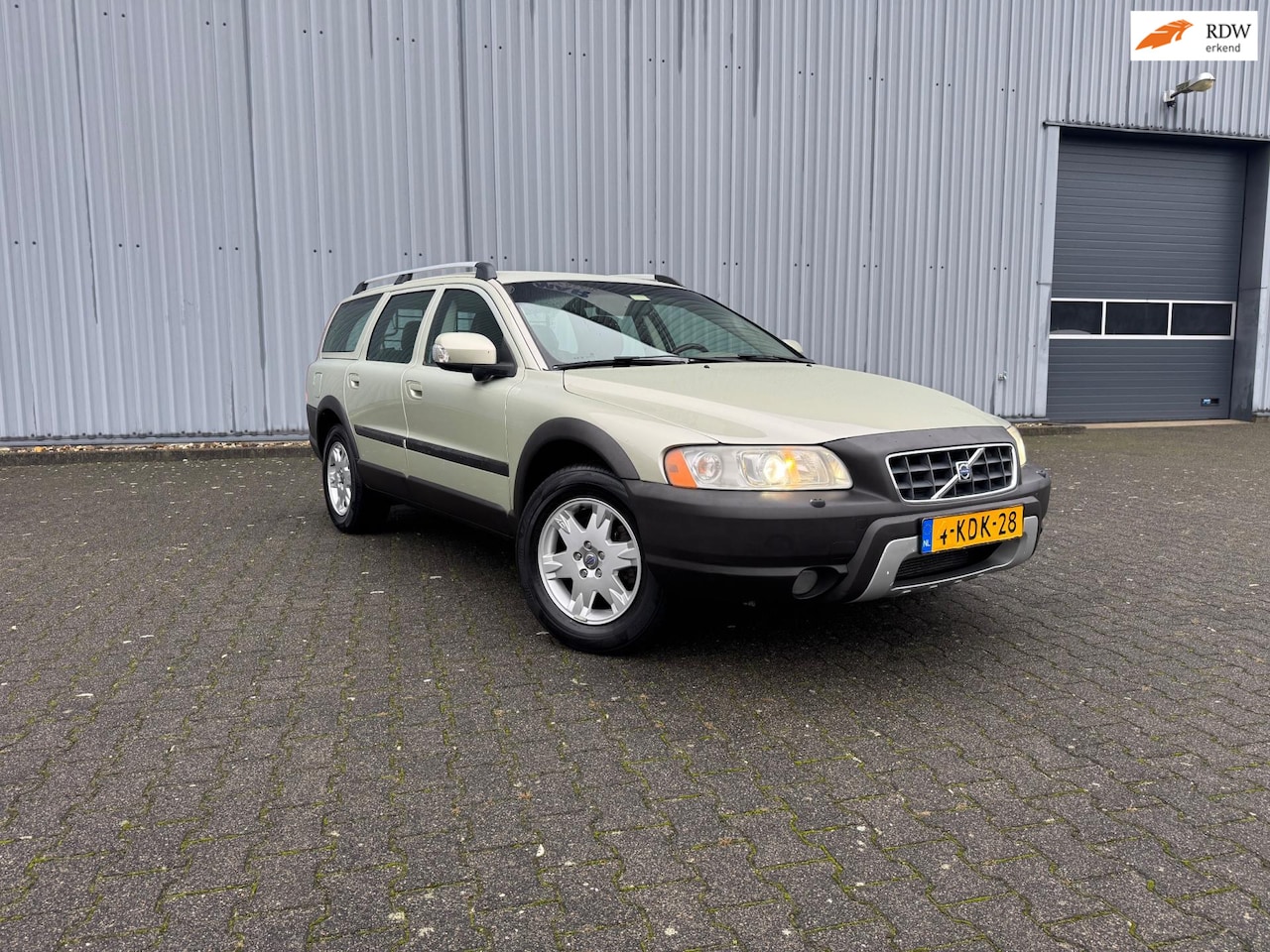 Volvo XC70 - 2.4 D5 Summum|LEER|BOMVOL|XENON - AutoWereld.nl