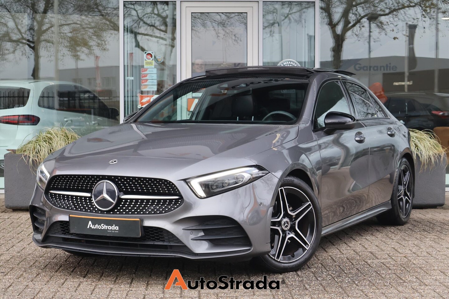Mercedes-Benz A-klasse - Limousine A 200 AMG-Line 163pk | Pano | Sfeer | Cruise | Multibeam | Navi | Memory | Camer - AutoWereld.nl
