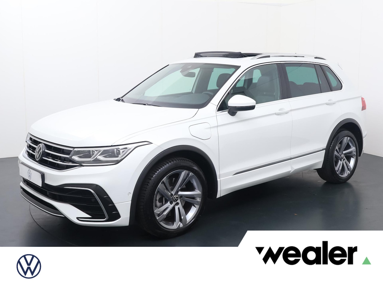 Volkswagen Tiguan - 1.4 TSI eHybrid R-Line Business | 245 PK | SoH 100% | Automaat | Multifunctioneel stuurwie - AutoWereld.nl