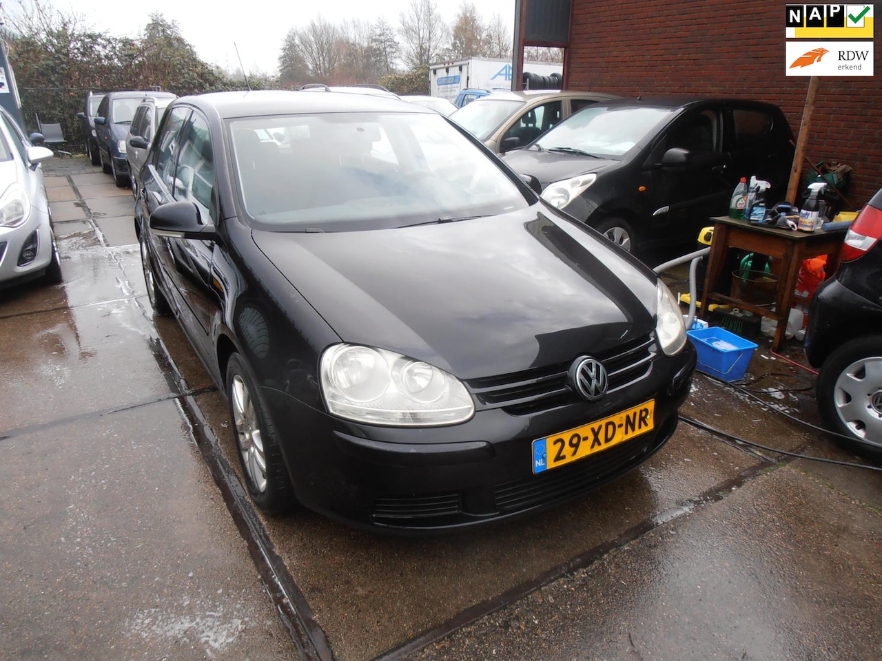 Volkswagen Golf - 1.6 FSI Optive 3 5drs airco elek pak nap apk - AutoWereld.nl