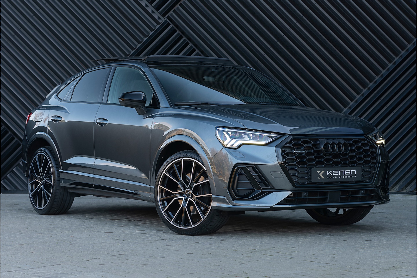 Audi Q3 Sportback - 40 TFSI quattro S-Line ACC Pano B&O Matrix Keyless Camera MMI plus Ambient Trekhaak - AutoWereld.nl