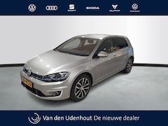 Volkswagen e-Golf - e-Golf | 17" velgen "Madrid" | Camera | Verwarmde voorstoelen |