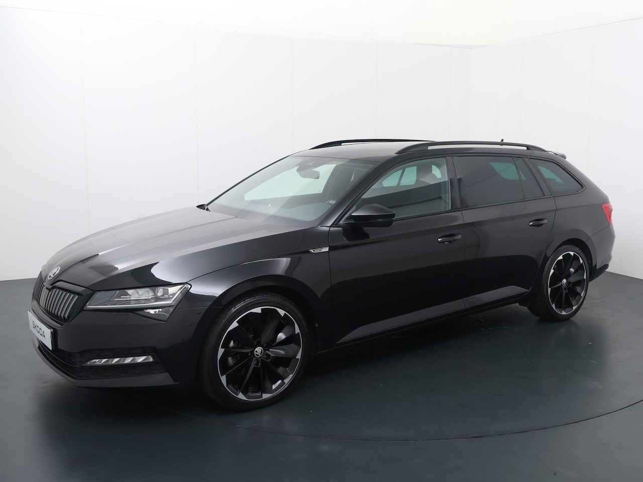 Skoda Superb Combi - 1.4 TSI iV Sportline Business | 218 PK | SoH 91%| Stoelverwarming | Matrix LED koplampen | - AutoWereld.nl