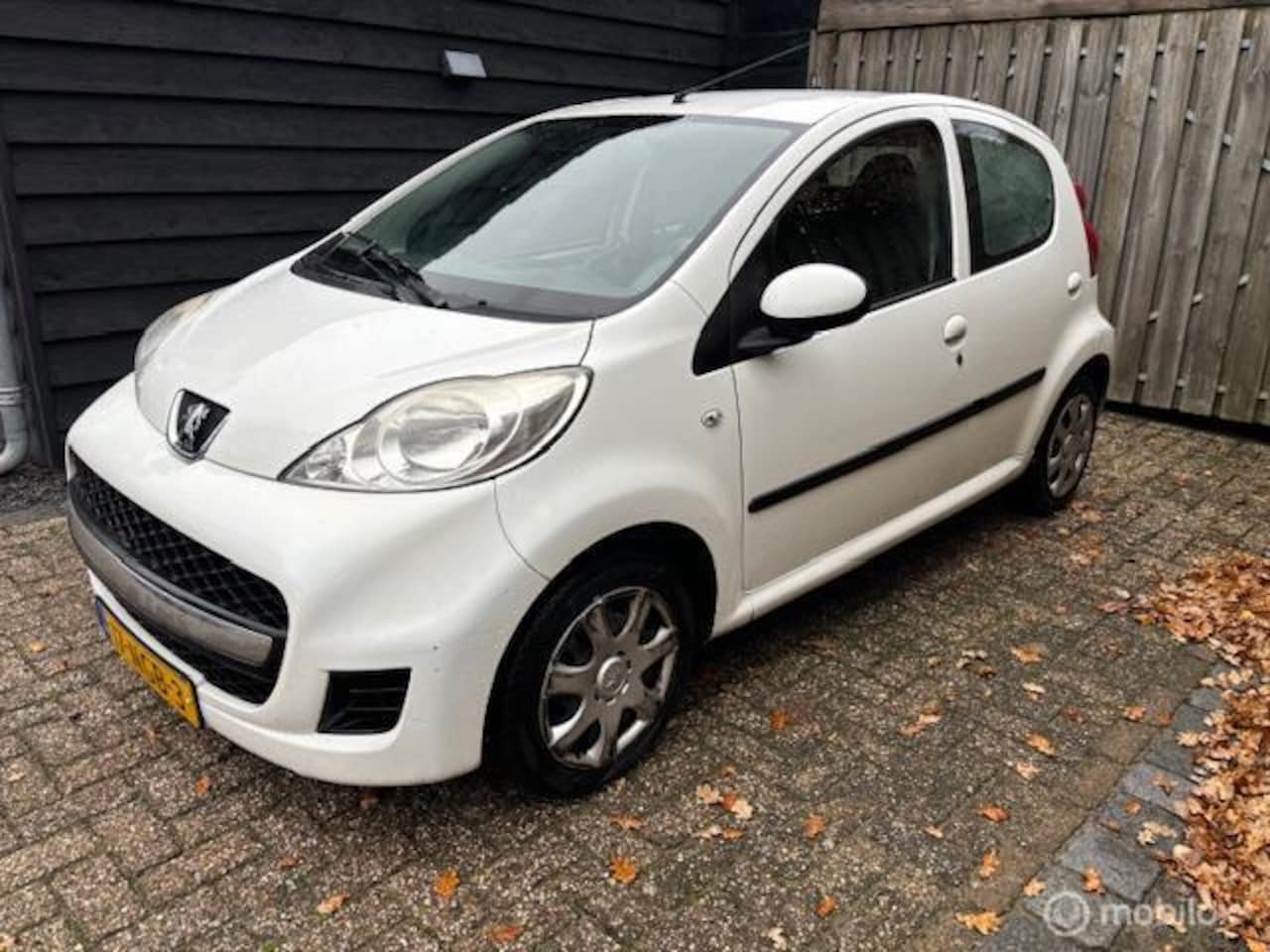 Peugeot 107 - 1.0-12V XS 5 Drs Airco - AutoWereld.nl