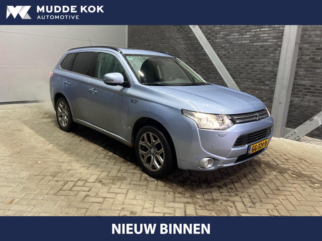 Mitsubishi Outlander - 2.0 PHEV Instyle+ | Trekhaak | Schuif/kanteldak | Leder | Camera | Stoelverwarming - AutoWereld.nl
