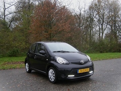 Toyota Aygo - 1.0 VVT-i Aspiration . 5 Deurs . Airco . Elec ramen . Centrale deurvergrendeling . enz