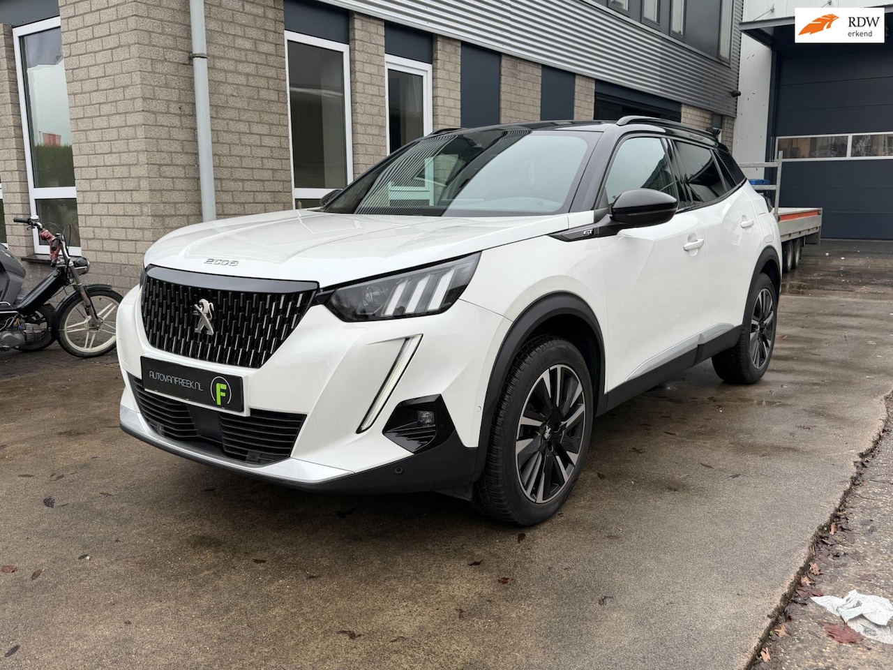 Peugeot 2008 - 1.2 PureTech GT 131pk AUT. |1E EIG | DEALER | VIRTAUL | SFEERVERLICHTING | CARPLAY | NAVI - AutoWereld.nl