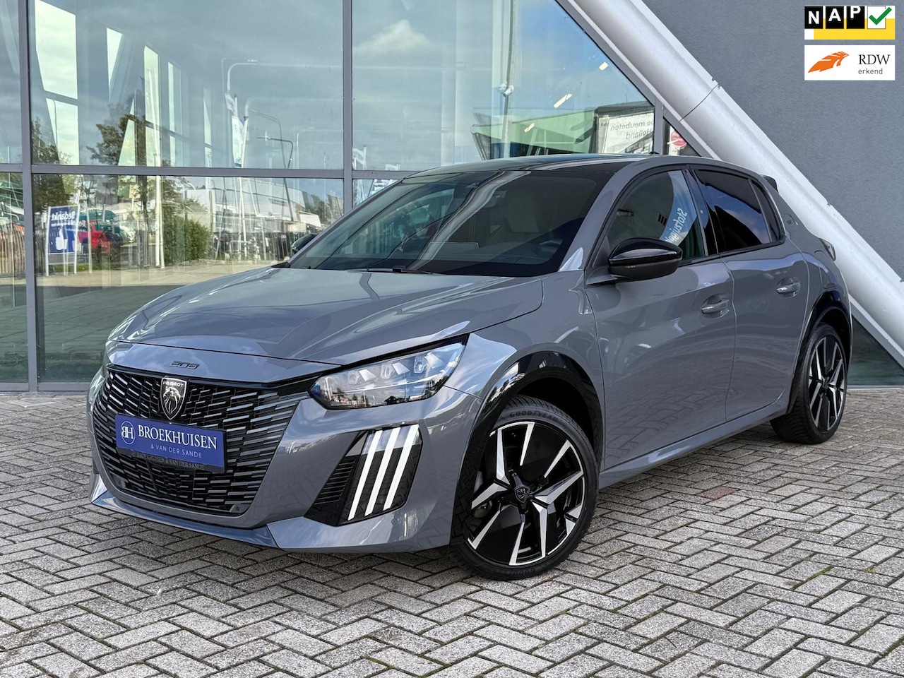 Peugeot 208 - 1.2 Hybrid 145pk e-DCS6 GT Automaat / 360 Camera / Apple Car Play - AutoWereld.nl