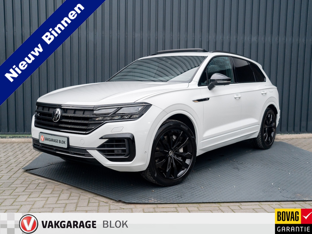 Volkswagen Touareg - 3.0 TSi 4MOTION R | Luchtvering | Panodak | Trekhaak | Stoelkoeling | 360 Camera | Prijs R - AutoWereld.nl