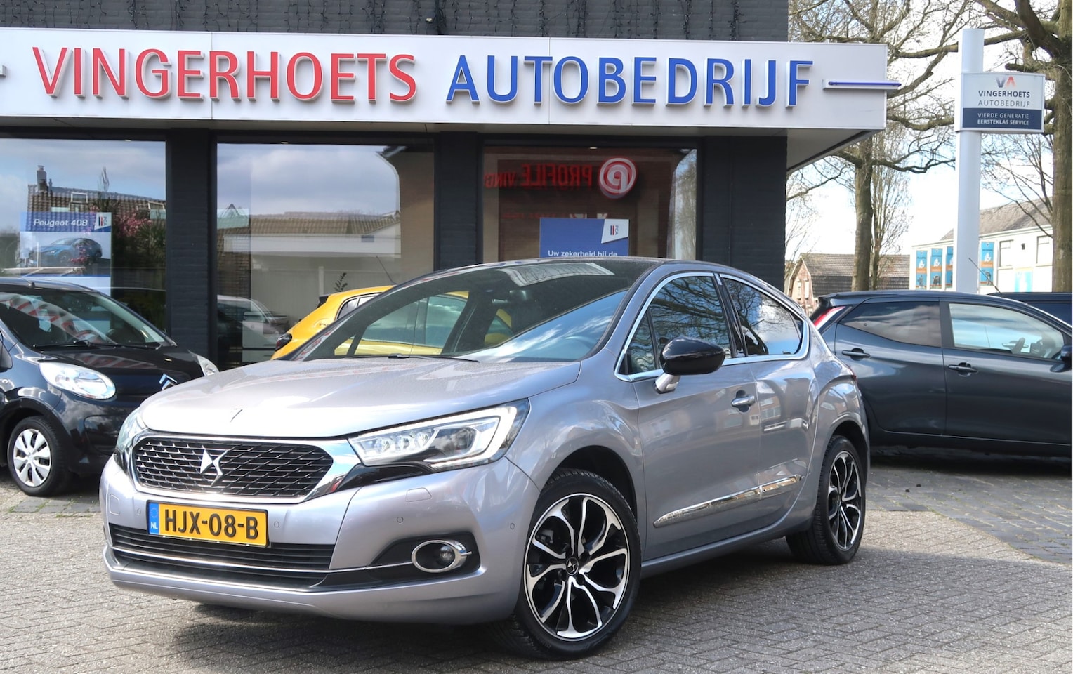 DS 4 - serie * Super Luxe * Navigatie * Start Button * Vierseizoenenbanden * Trekhaak * Achteruit - AutoWereld.nl