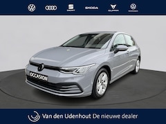 Volkswagen Golf - 1.0 TSI Life | Navigatie Discover Pro | Camera | All Season banden |