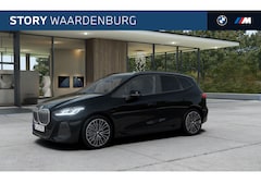BMW 2-serie Active Tourer - 225e xDrive M Sport Automaat / Panoramadak / Trekhaak / Sportstoelen / Adaptieve LED / M A