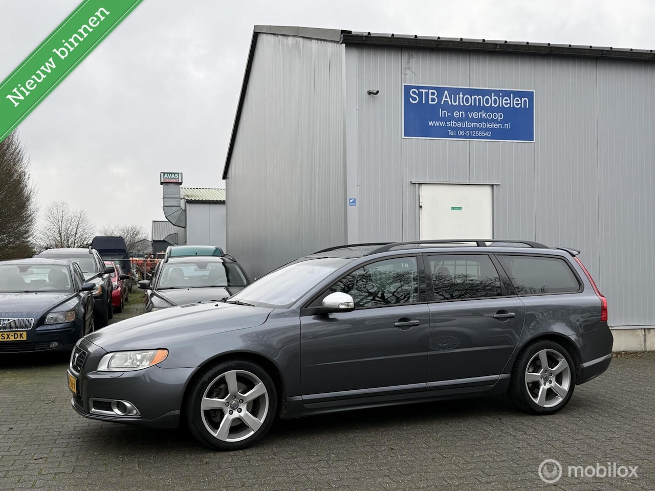 Volvo V70 - 2.5T R-Design 2.5T R-Design, 5 Cilinder, Automaat, Zeer netjes - AutoWereld.nl