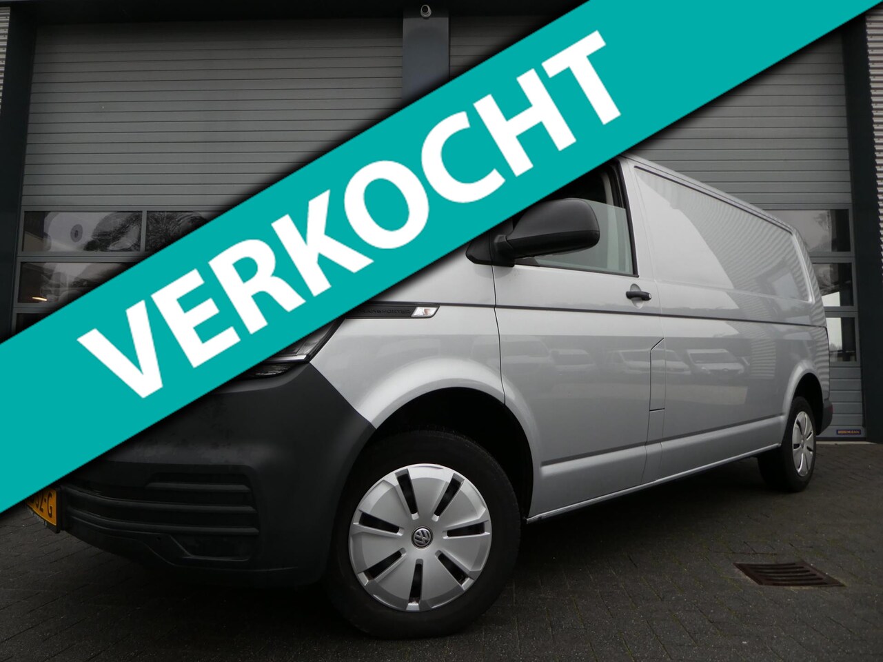 Volkswagen Transporter - 2.0tdi L2, 110pk, Airco, Apple Carplay, Camera, PDC, Trekhaak. - AutoWereld.nl