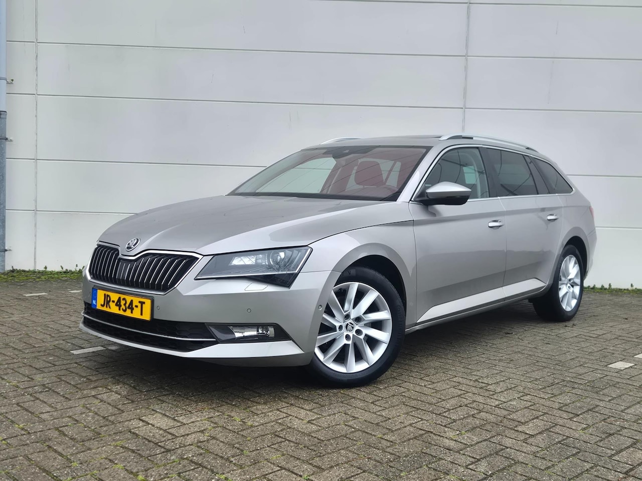 Skoda Superb Combi - 2.0 TDI 150pk EX-BPM/BTW |Panodak|ACC|Xenon|Navi|Camera| - AutoWereld.nl