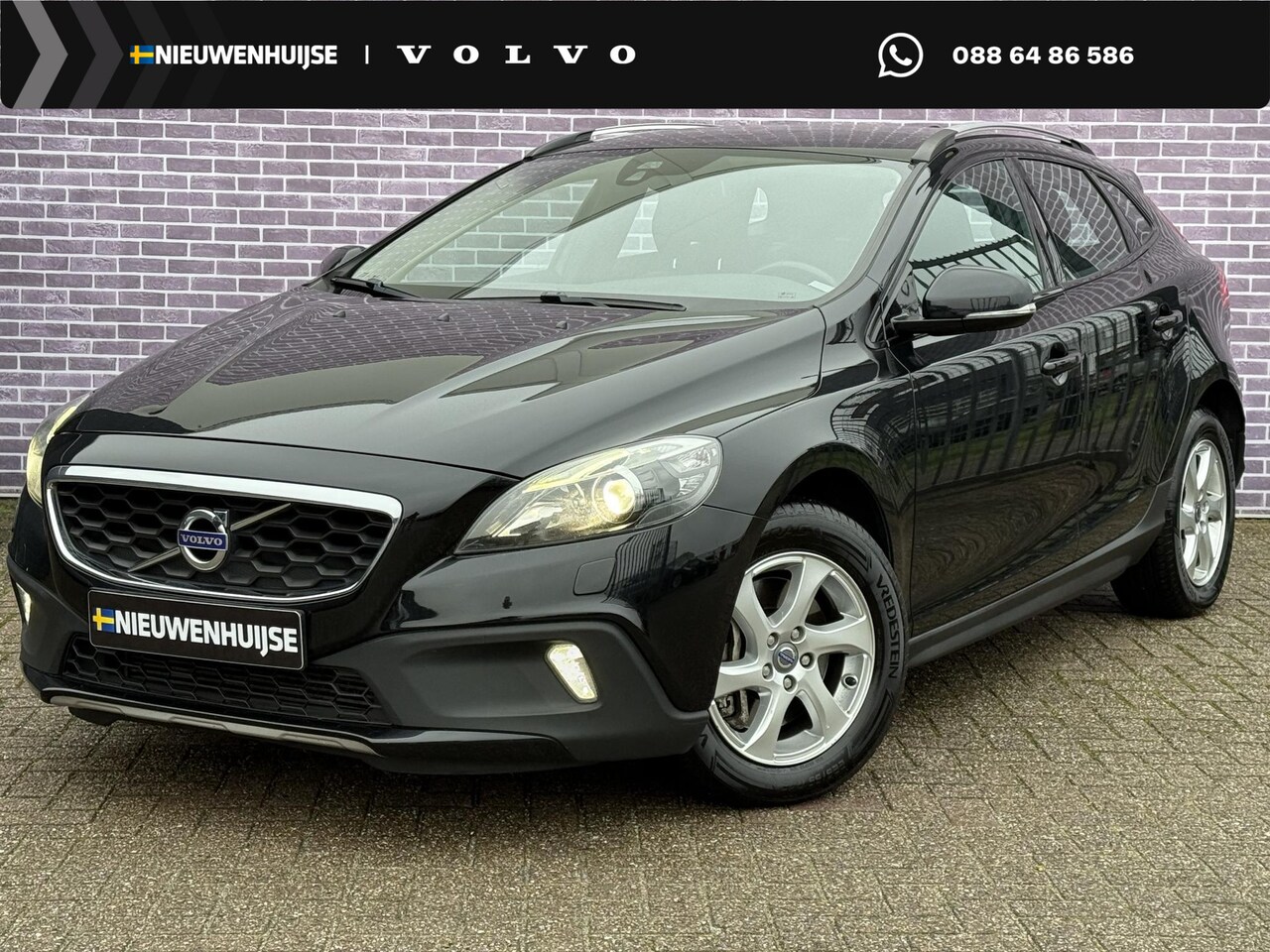 Volvo V40 Cross Country - 2.5 T5 AWD Momentum | 5 CILINDER | Bi-Xenon | Trekhaak | Bluetooth | Navigatie | Memory | - AutoWereld.nl