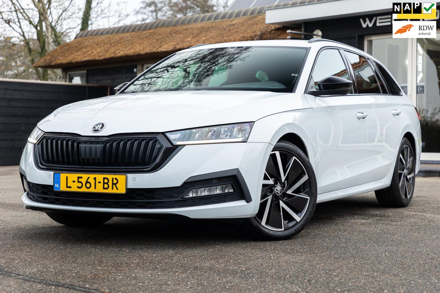 Skoda Octavia Combi - 1.0 e-TSI Sport Business Automaat I CarPlay I Lane Assist I Sfeerverlichting I Sportstoele - AutoWereld.nl