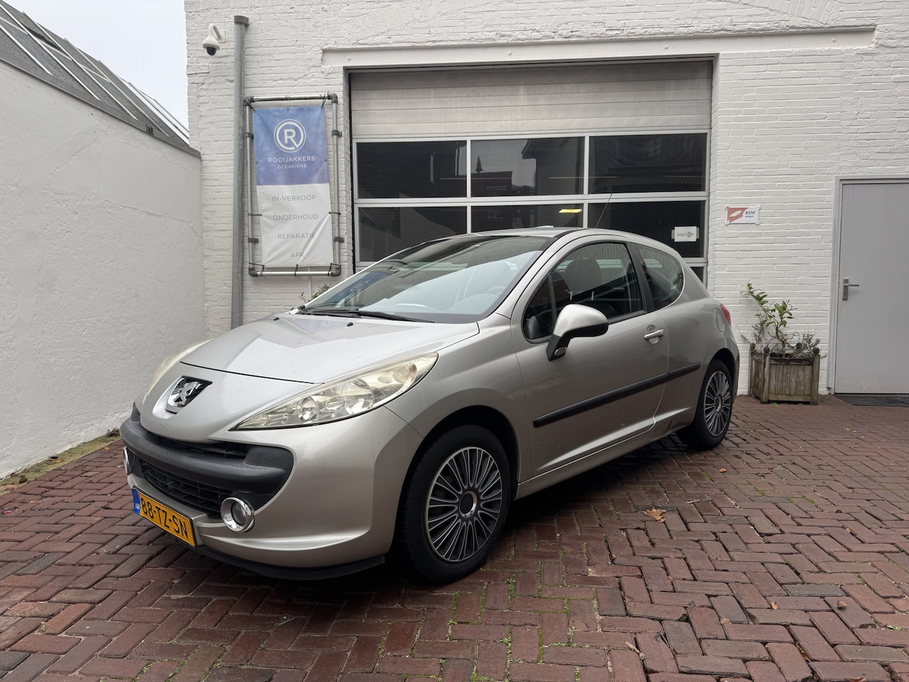 Peugeot 207 - 1.6 VTi XS Airco/Cruisecontrol/Mistlampen/Afnbtrekhaak - AutoWereld.nl