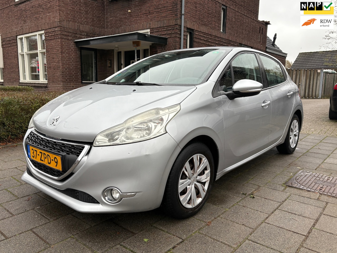 Peugeot 208 - 1.2 VTi Blue Lease - Airco - Cruise control - AutoWereld.nl
