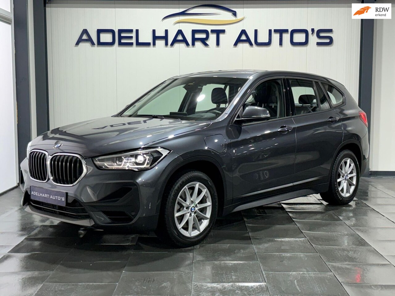 BMW X1 - XDrive25e Executive Automaat / Navigatie full map / Camera / Cruise Control / Lederen inte - AutoWereld.nl