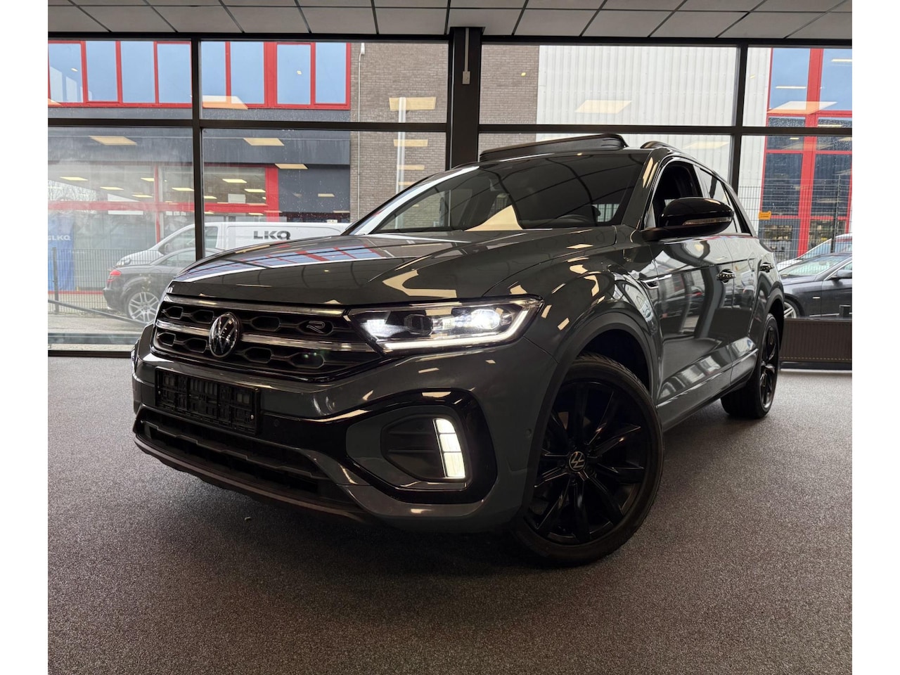 Volkswagen T-Roc - 1.5 TSI R-Line I Automaat I PANO I LMV I Volledig dealeronderhouden I 2de eigenaar - AutoWereld.nl