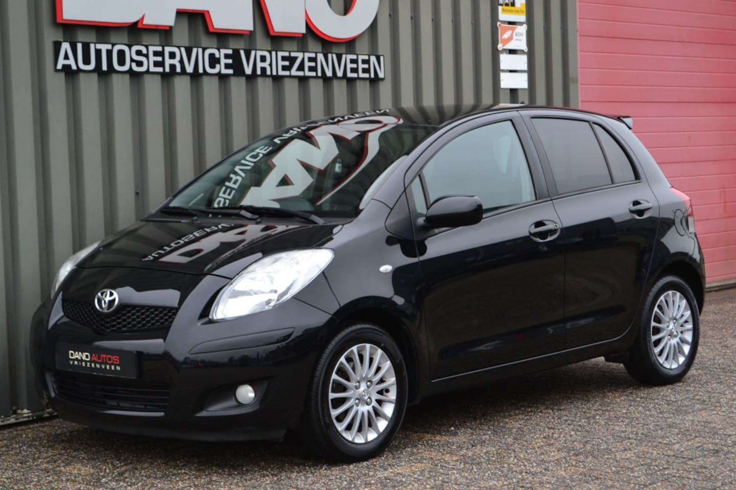 Toyota Yaris - 1.3 VVTi Dynamic Airco/Trekhaak/15'' velgen/NAP - AutoWereld.nl