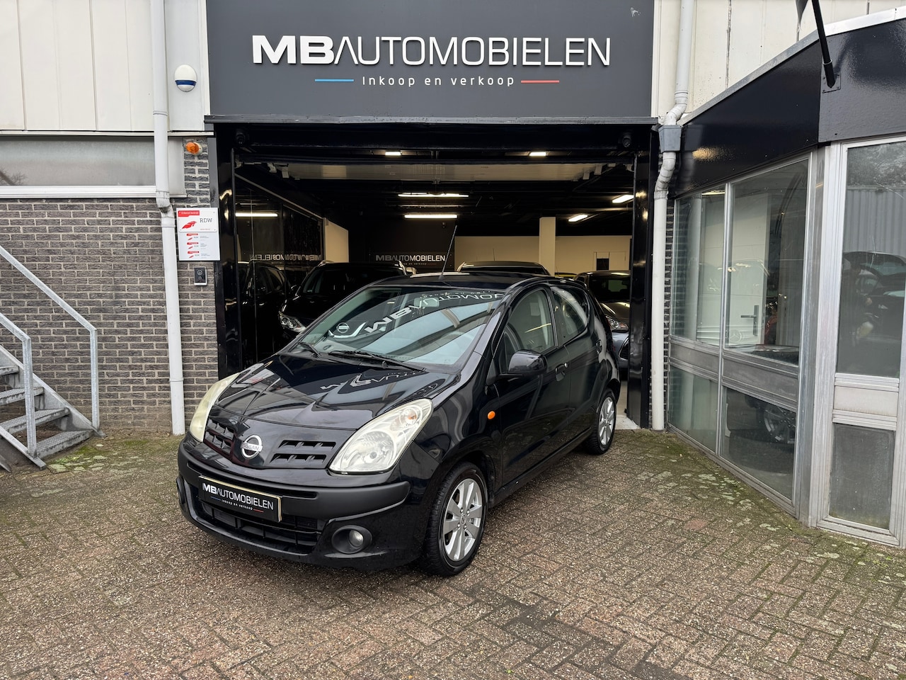 Nissan Pixo - 1.0 Look/ 5Deurs/ Airco/ ! Jaar APK/NAP/Zwart!! - AutoWereld.nl
