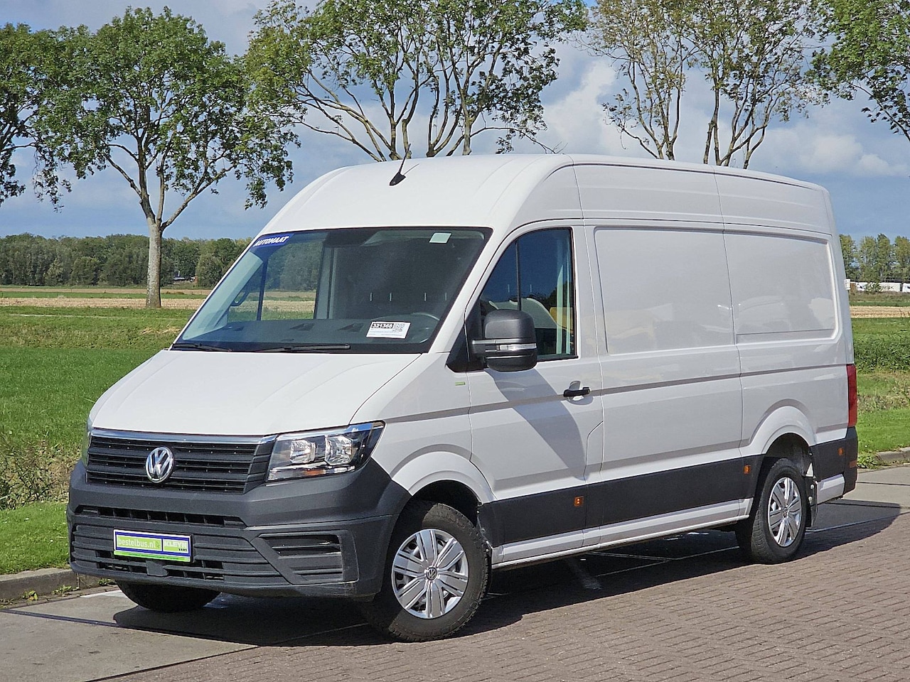 Volkswagen Crafter - 35 2.0 TDI L3H3 140Pk Airco Automaat Trekhaak Camera Euro6 CarPlay! - AutoWereld.nl