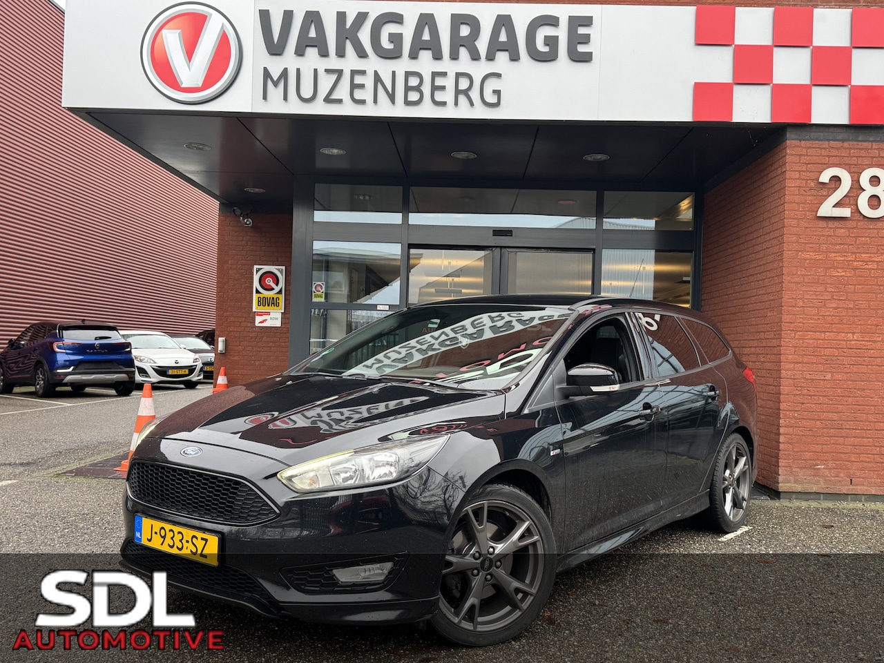 Ford Focus Wagon - 1.5 ST-Line 183 PK!!! // NAVI // PDC // CRUISE // CLIMA // TREKHAAK // BLUETOOTH // STOELV - AutoWereld.nl