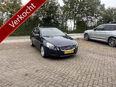 Volvo V60 - 1.6 T3 Momentum TREKHAAK CLIMA NAVI