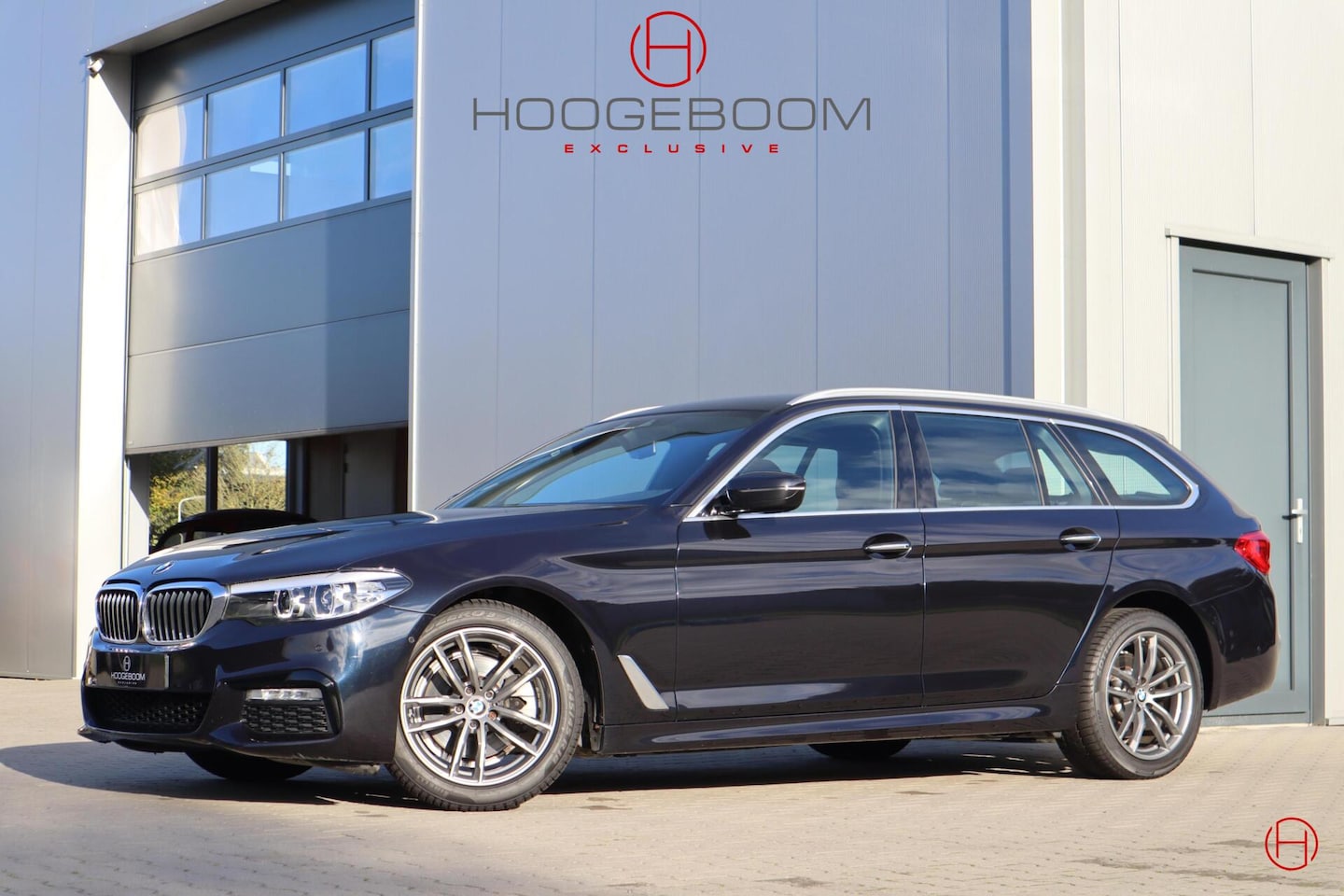BMW 5-serie Touring - 520i High Executive M-Sport / Stoelverwarming / PDC / Navi - AutoWereld.nl