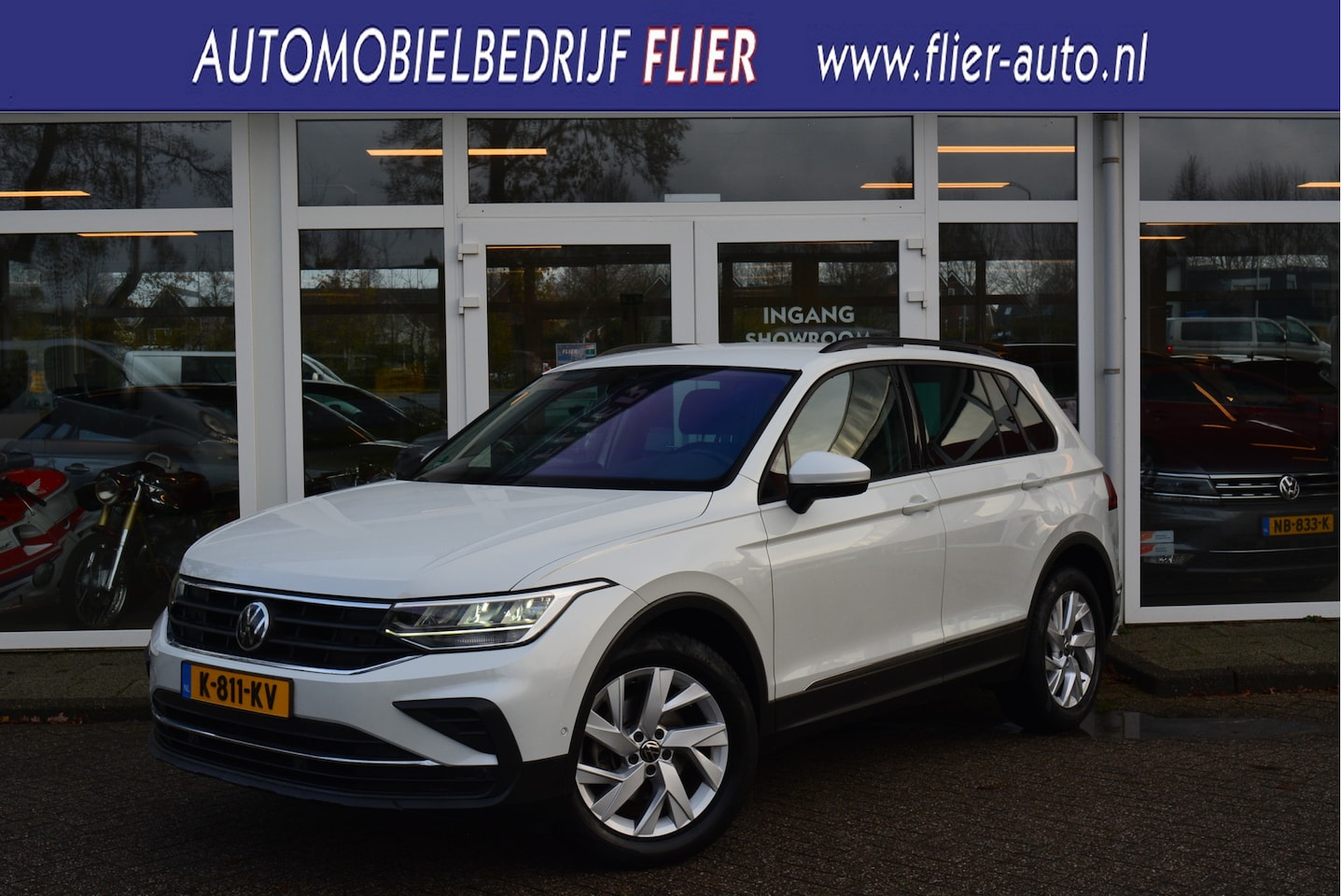 Volkswagen Tiguan - 1.5 TSI Life | Adaptive | CarPlay | Trekhaak | PDC V+A | Clima | Orig. NL | - AutoWereld.nl