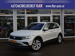 Volkswagen Tiguan - 1.5 TSI Life | Adaptive | CarPlay | Trekhaak | PDC V+A | Clima | Orig. NL |