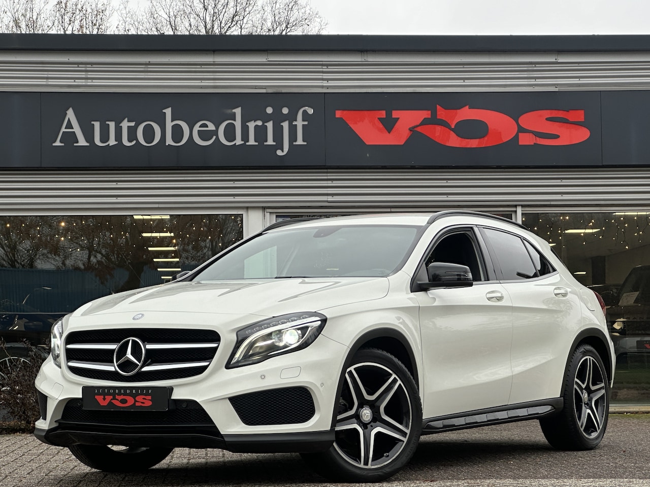 Mercedes-Benz GLA-Klasse - 200 AMG-Line | Night pakket | Cruise | Trekhaak - AutoWereld.nl